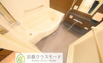 バスルーム　※室内写真は同マンション内の別タイプのお部屋のものです。参考にご覧ください。