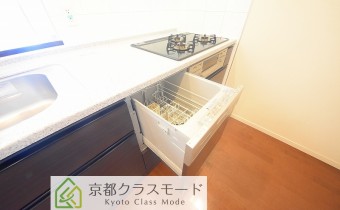 食洗器付き♪　※室内写真は同マンション内の別タイプのお部屋のものです。参考にご覧ください。