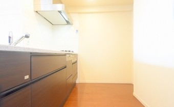 キッチンスペース　※室内写真は同マンション内の別タイプのお部屋のものです。参考にご覧ください。