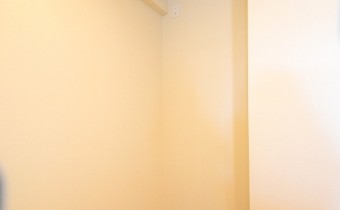 冷蔵庫置場　※室内写真は同マンション内の別タイプのお部屋のものです。参考にご覧ください。