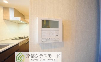 床暖房のコントローラー　※室内写真は同マンション内の別タイプのお部屋のものです。参考にご覧ください。
