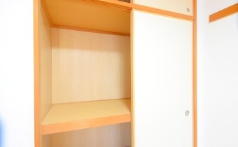 押入