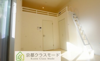 ロフトへのハシゴ　