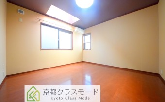 Room 8（真ん中）