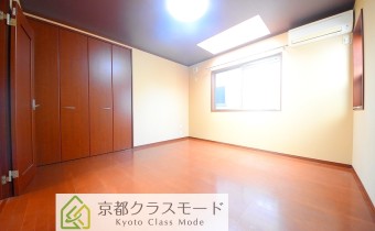 Room 8（真ん中）