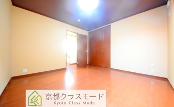 Room 8（真ん中）