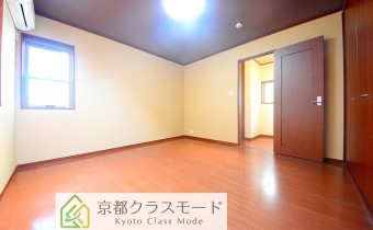 Room 8（真ん中）