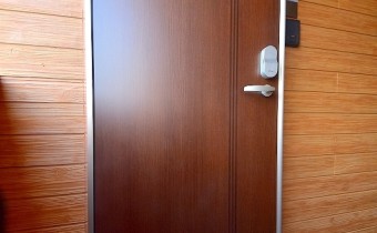 玄関ドア　　※同タイプ施工例