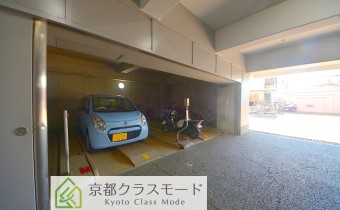敷地内ガレージ