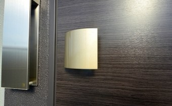 ダブルロックドア