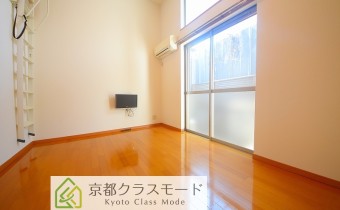 天井の高い「ロフト付き」のお洒落なお部屋です♪