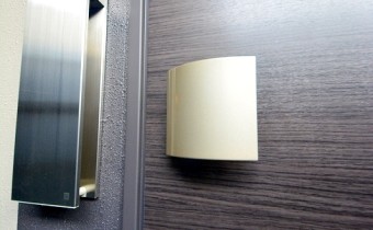 ダブルロックドア