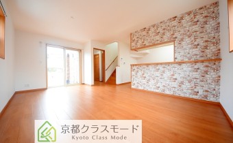 レンガ調のお洒落なカウンターキッチン♪広々16.33帖のリビングダイニング
