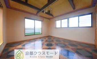 Room 8