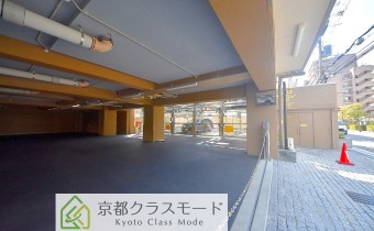敷地内ガレージ