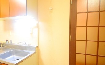 冷蔵庫置場＊画像は同タイプ102号室のものです。
