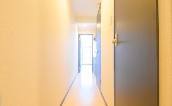 玄関からの廊下
