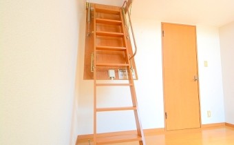 ロフト　階段