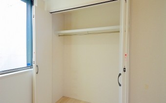洋室8.6帖のクローゼット