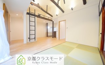 天井が高く、開放感のあるお洒落なお部屋です♪　