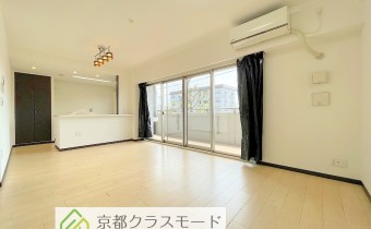 「南東角部屋」の明るいリビングダイニング♪