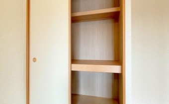 押入