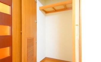 キッチン横収納スペース
