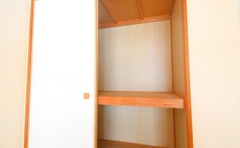 押入