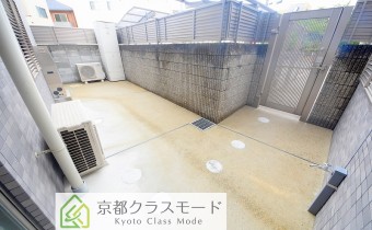 専用庭（玄関側）
