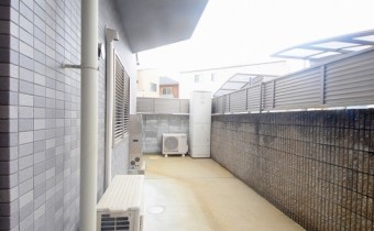 専用庭（玄関側）