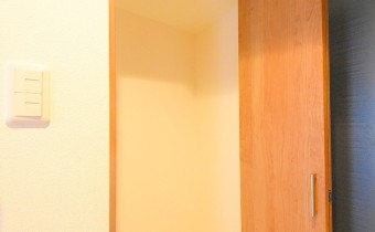 玄関横収納