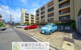 敷地内ガレージ