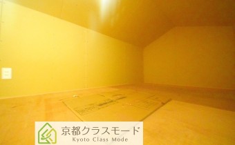 屋根裏収納