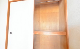 押入