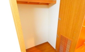 キッチン横収納スペース