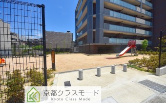 隣接公園