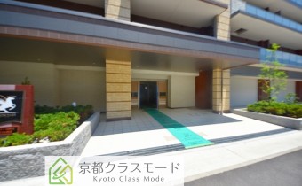正面エントランス入口