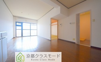 リビングは広々12帖ございますので家具の配置もし易いですよ♪