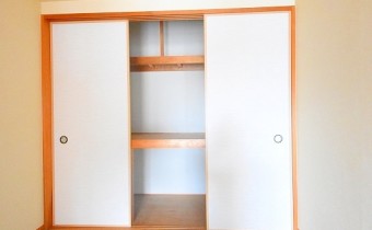 押入