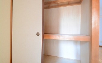 押入