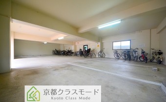 屋内ガレージ＆駐輪場