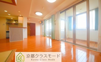 サンルーム付きの広々11帖の陽当たり良好LDK♪