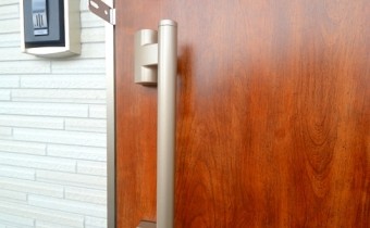 ダブルロックドア