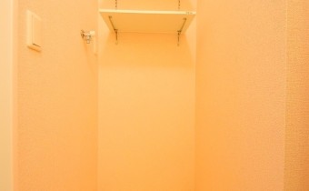 ※室内写真は同建物内の103号室のものです。