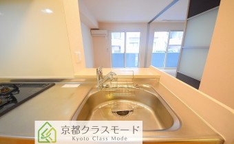※室内写真は同建物内の103号室のものです。
