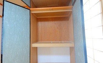 押入