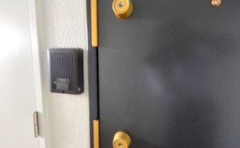 ダブルロックドア