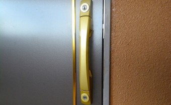 ダブルロックドア
