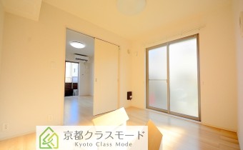 「専用テラス付」の角部屋1DK！2面採光で陽当たり良好です♪