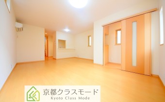 陽当たり良好な広々12.25帖のリビングルーム♪